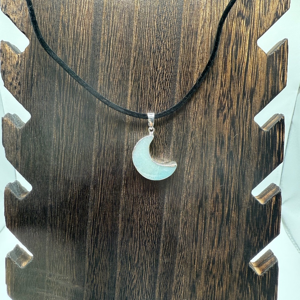 Crescent Fluorite Stone Necklace – Clear Mental Clutter & Enhance Focus- New